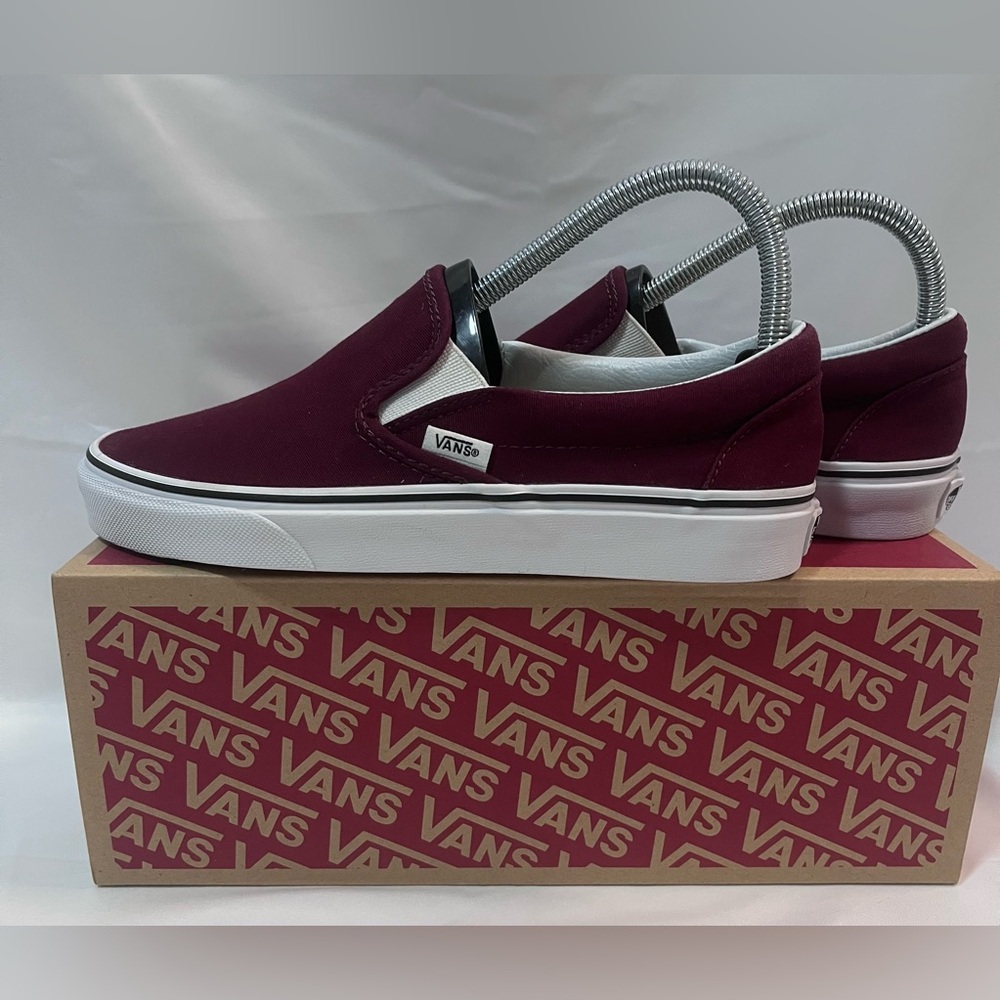 Vans Maroon Slip-On Sneakers. Men’s 6 / Women’s 7.5